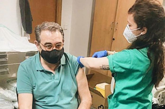 El consejero de Sanidad de Castilla-La Mancha ha sido vacunado el 3 de abril de 2021.