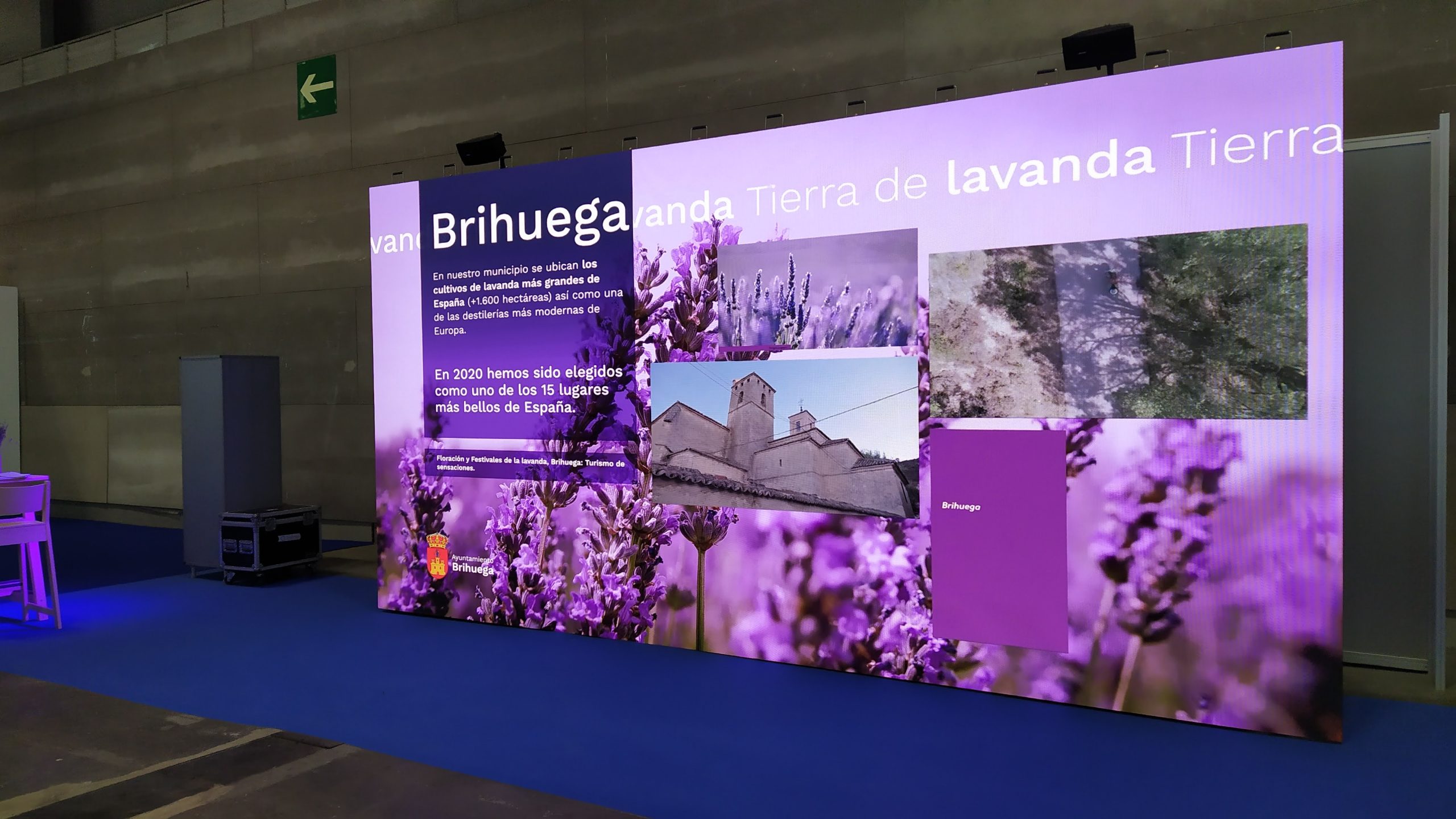 Brihuega se promocionaba en solitario desde un pequeño stand, detrás del de Castilla-La Mancha. (Foto: La Crónic@)