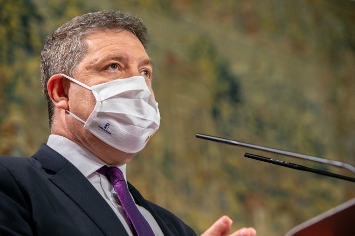 García-Page, en el momento de hacer sus primeras declaraciones sobre las víctimas políticas tras el estado de alarma.