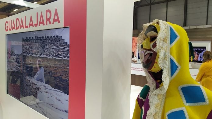 botarga Una botarga llama la atención del visitante en el mostrador de Guadalajara dentro del stand de Castilla-La Mancha en FITUR 2021. (Foto: La Crónic@)