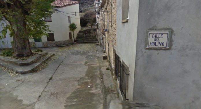 El incendio se produjo en una casa de la calle del Molino, de Armallones. (Foto: Google Maps)