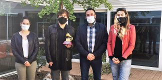 Recepción del alcalde y la coordinadora del Equipo de Gobieno a Daniel Minimalia y su mujer, Natalia Sanchidrián, en el Centro de Ocio Río Henares. Fotografía: Ayuntamiento de Azuqueca