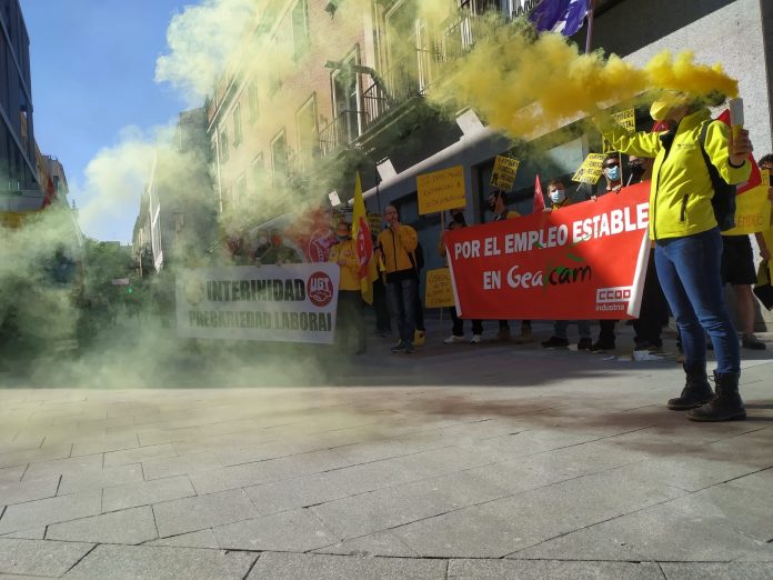 Trabajadores de Geacam llevan a Guadalajara su protesta para renovar convenio colectivo y mantener Protesta de los trabajadores de Gecam en Guadalajara, el 5 de mayo de 2021.