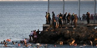 Las soluciones del PP para resolver el caos de Ceuta El Tarajal, en 2021. (Foto: Antonio Sempere / Europa Press)