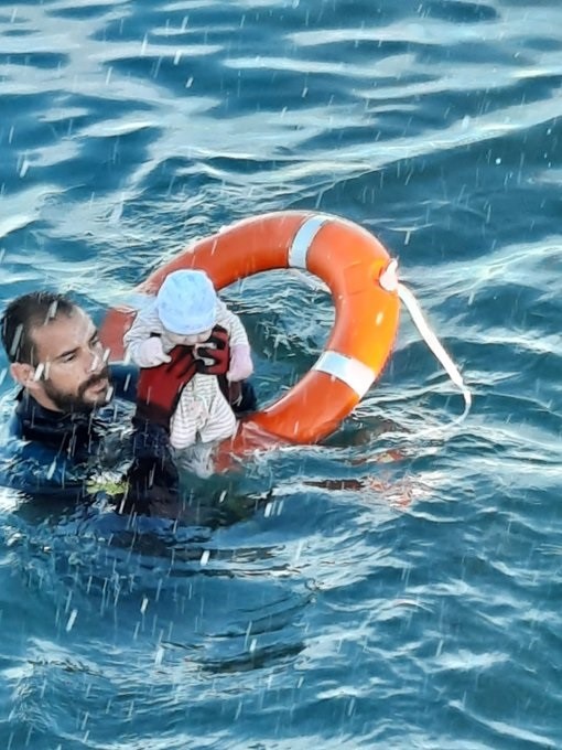 Rescate de un bebé en aguas de Ceuta.