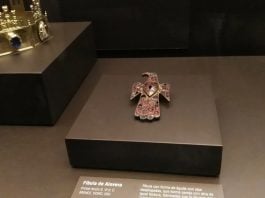La llamada "Fíbula de Alovera" está expuesta en el Museo Arqueológico de Madrid.