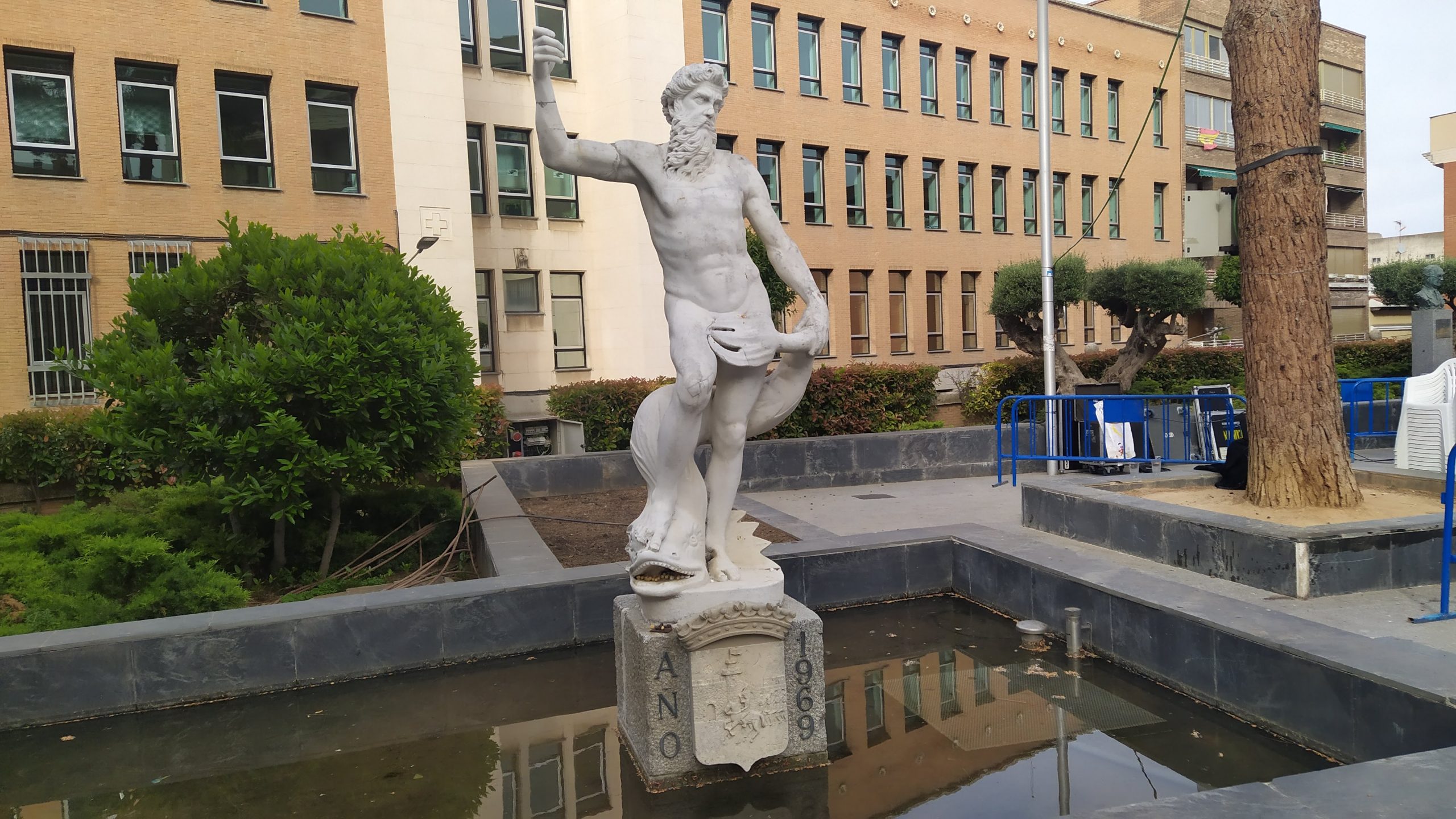 Estatua de Neptuno en la Plaza del Jardinillo de Guadalajara el 22 de mayo de 2021. (Foto: La Crónic@)