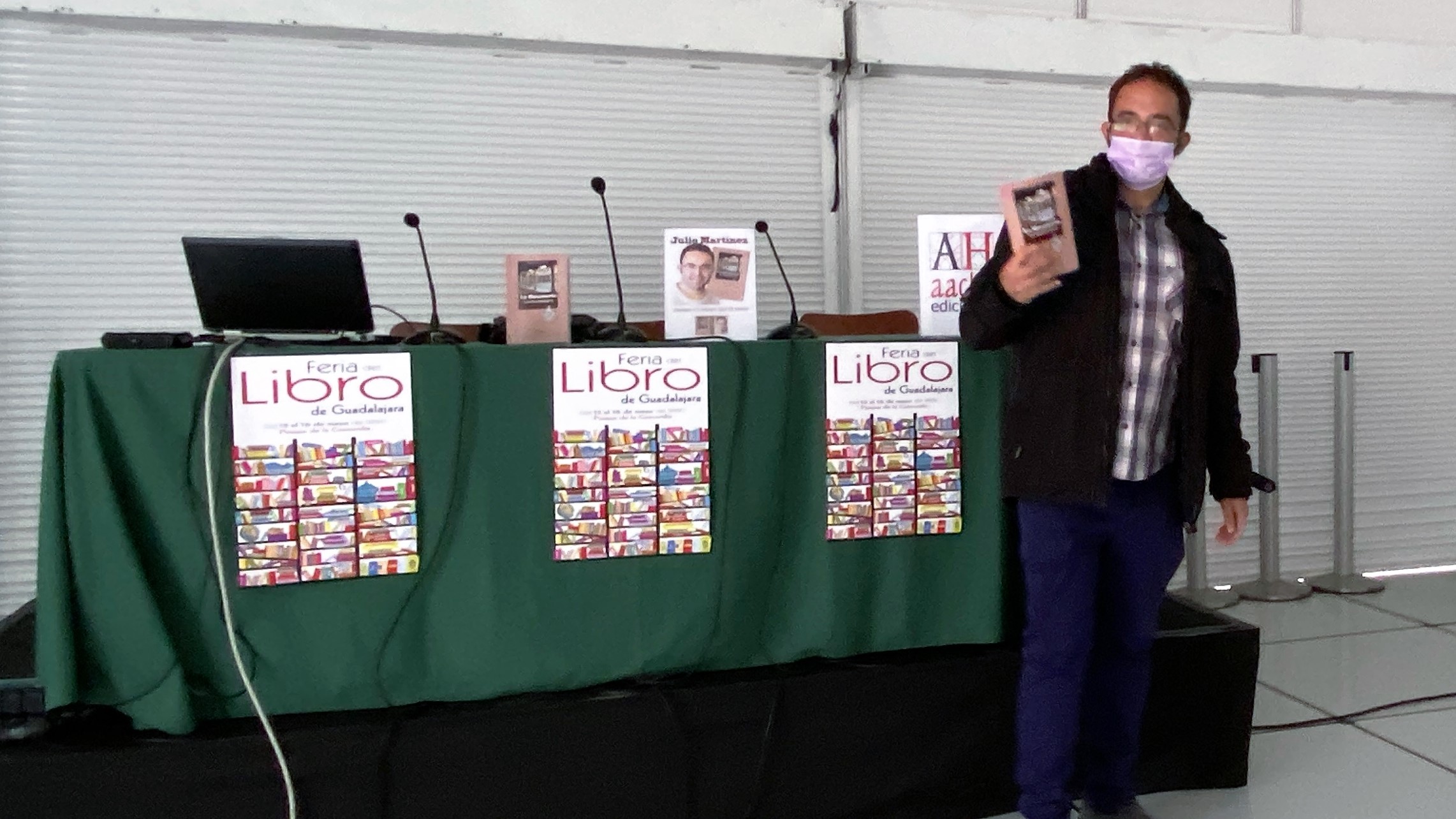 Julio Martínez, durante su presentación de "La Masonería en Guadalajara".