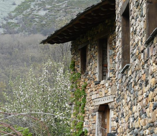 Casa de Valverde de los Arroyos en mayo de 2021. (Foto: La Crónic@)