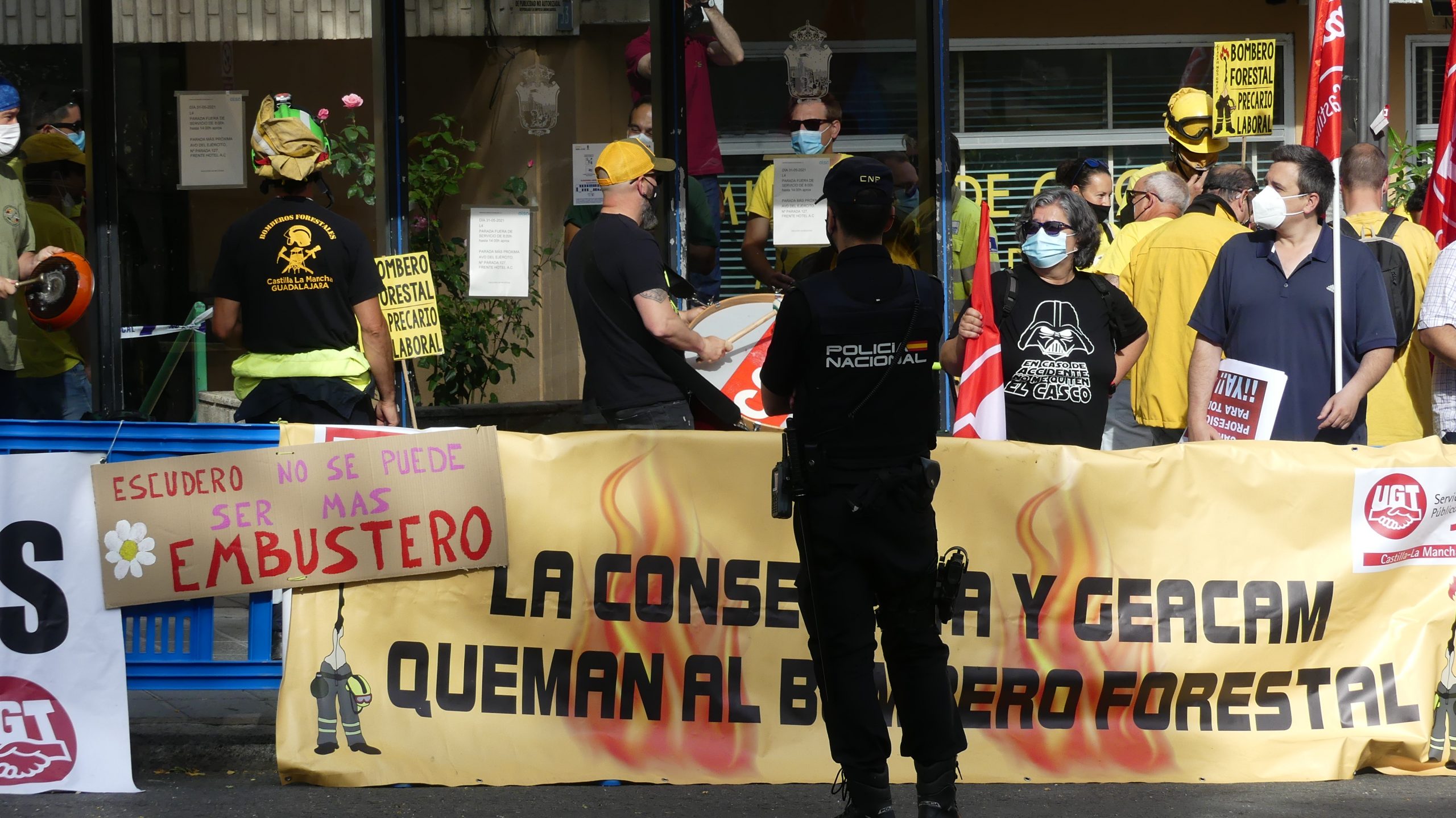 Protesta de trabajadores de GEACAM en Guadalajara, durante el Día de la Región. (Foto: La Crónic@)