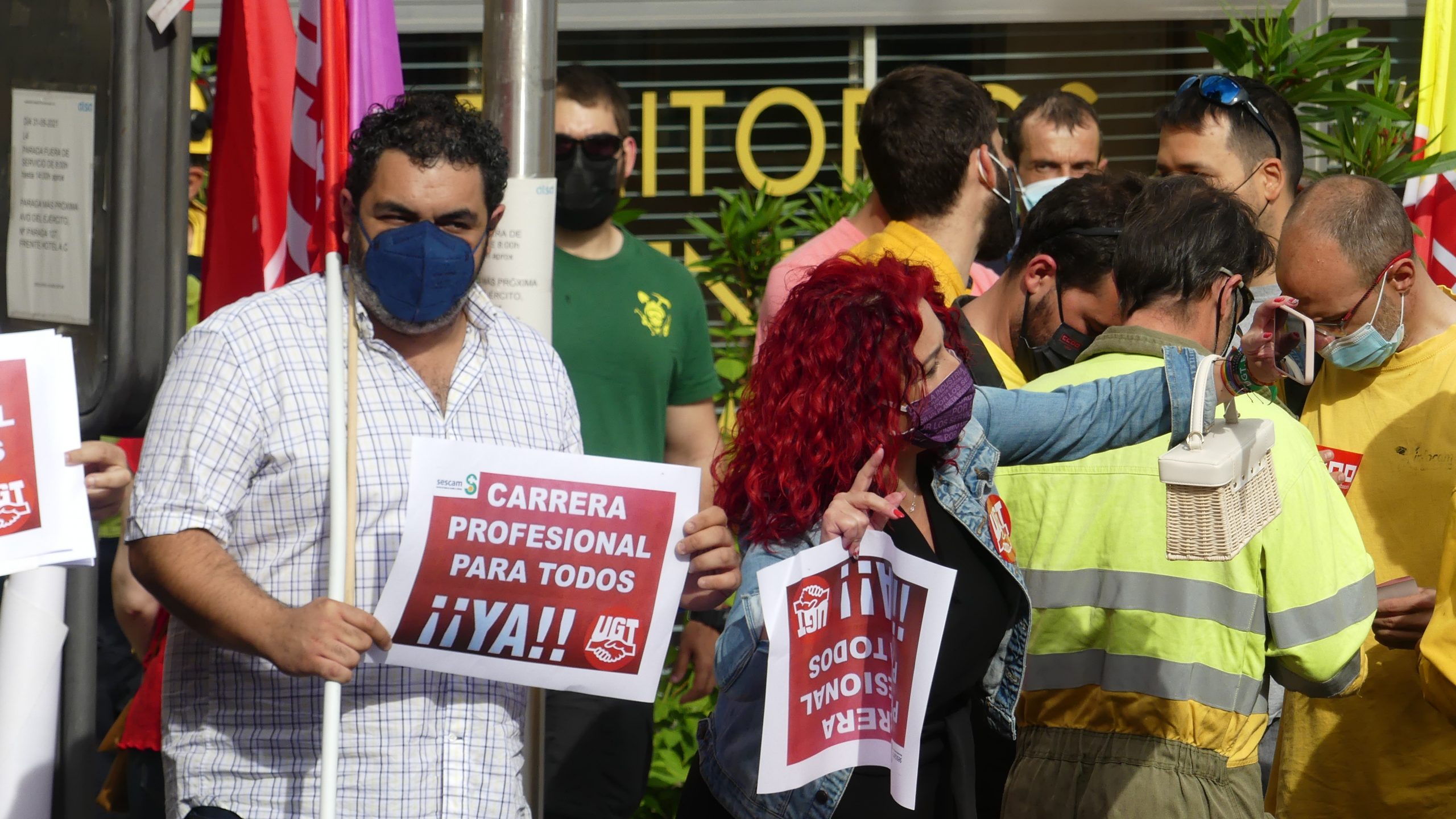 Protesta de trabajadores de GEACAM en Guadalajara, durante el Día de la Región. (Foto: La Crónic@)