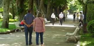 Personas en un parque el 30 de mayo de 2021. (Foto: La Crónic@)