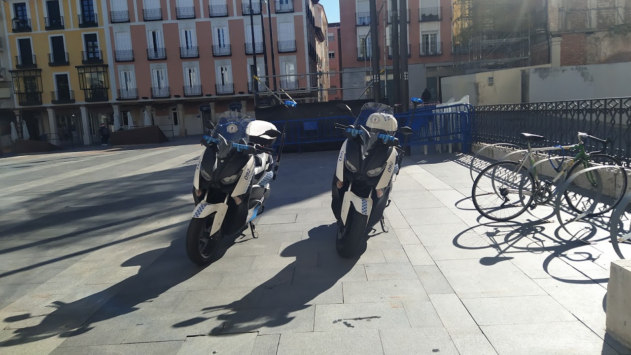 La vigilancia policial era discreta a primeras horas de la mañana del viernes... que es como debe ser una vigilancia policial que quiera ser eficaz. (Foto: La Crónic@) La vigilancia policial era discreta a primeras horas de la mañana del viernes... que es como debe ser una vigilancia policial que quiera ser eficaz. (Foto: La Crónic@)