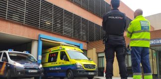 Patrulla de la Policía Nacional en las Urgencias del Hospital de Guadalajara.