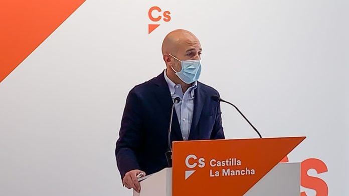 David Muñoz zapata, aún con mascarilla.