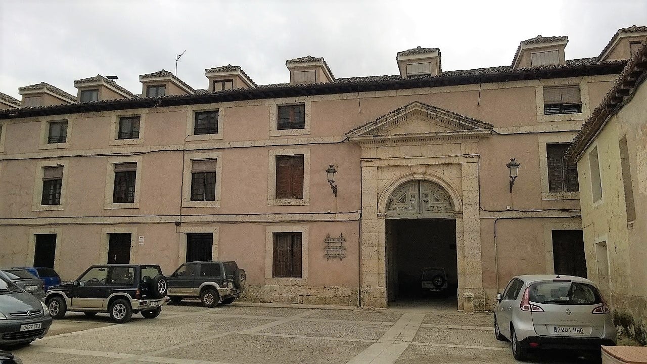 Exterior de la Fábrica de Paños de Brihuega, desde su entrada principal. (Foto: La Crónic@) 