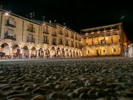 La Plaza Mayor de sigüenza, con su nueva iluminación.