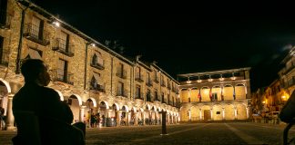 Plaza Mayor de Sigüenza, por la noche.