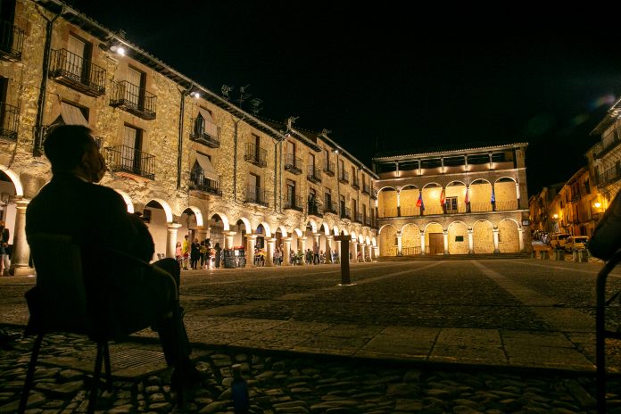 Plaza Mayor de Sigüenza, por la noche.