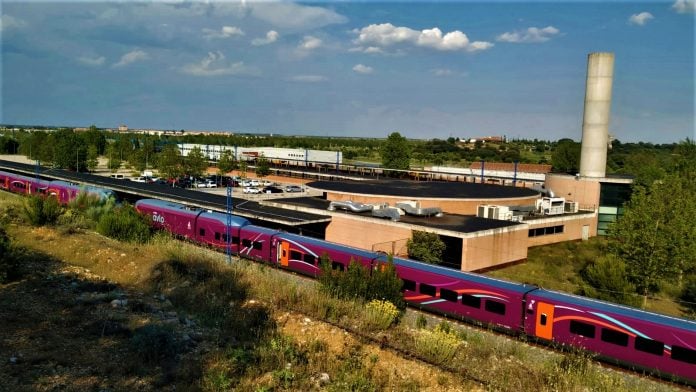 El AVLO, aparcado en la estación de Guadalajara-Yebes. (Foto: Ayuntamiento de Yebes)