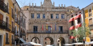 Al PSOE se le fugan los apoyos en el Ayuntamiento de Cuenca Fachada del Ayuntamiento de Cuenca.