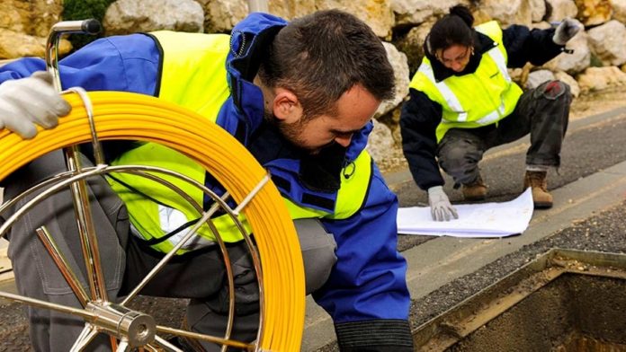 Instalación de fibra óptica de Telefónica.