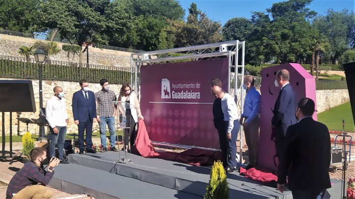 Este es el nuevo logotipo del Ayuntamiento de Guadalajara, justo en el momento de su presentación.