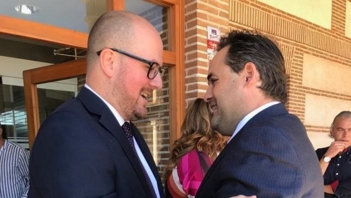 El presidente del PP de C-LM, Paco Núñez, y el alcalde de Yunquera de Henares, Lucas Castillo. PP C-LM (Foto de ARCHIVO) 15/6/2019