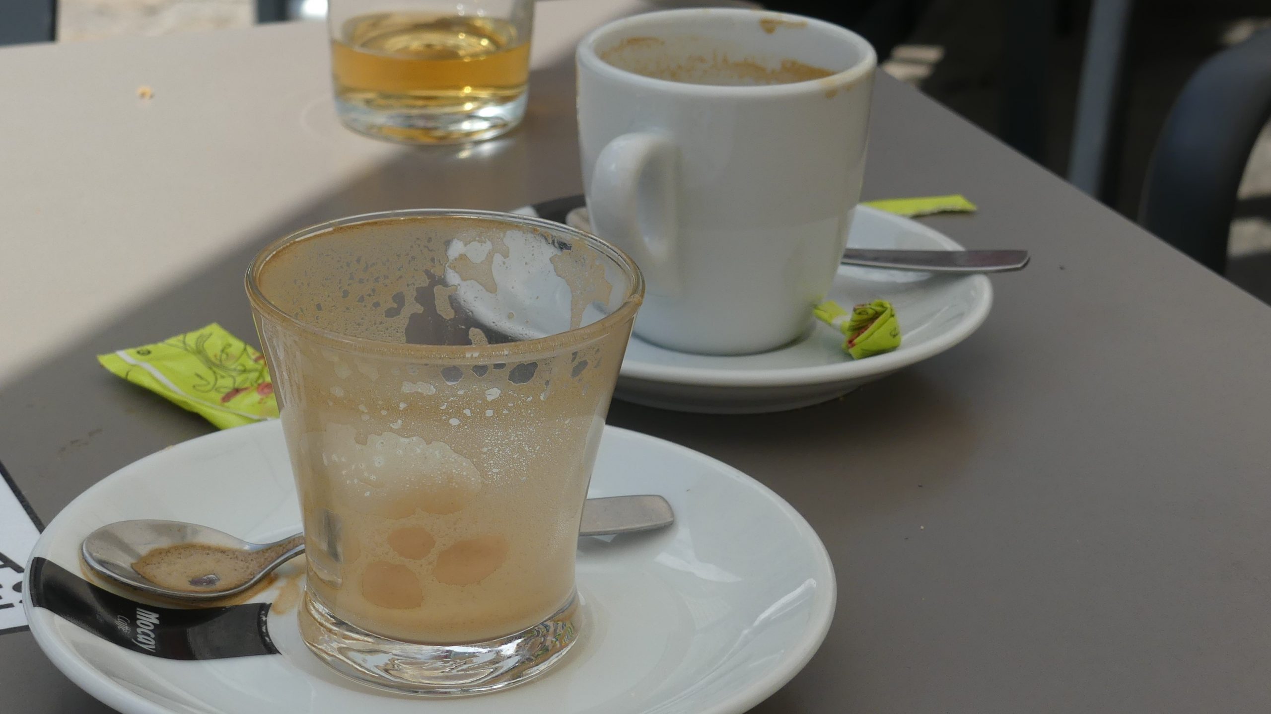 Consumiciones en el exterior de un local de hostelería. (Foto: La Crónic@)