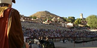 Palenque de Hita, lleno de espectadores en una anterior edición del Festival Medieval.