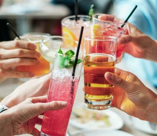 Desde el verano de 2021, tomar algunas bebidas va a ser ligeramente diferente, por la prohibición de las pajitas de plástico y los agitadores del mismo material.