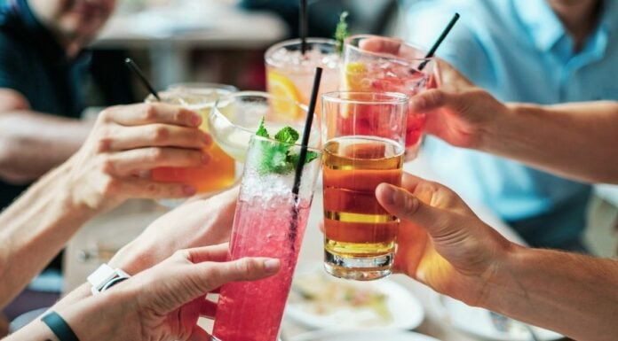 Desde el verano de 2021, tomar algunas bebidas va a ser ligeramente diferente, por la prohibición de las pajitas de plástico y los agitadores del mismo material.