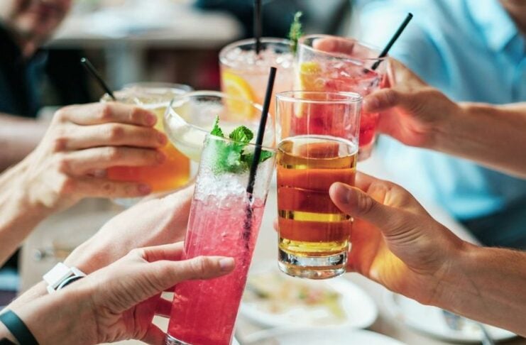 Desde el verano de 2021, tomar algunas bebidas va a ser ligeramente diferente, por la prohibición de las pajitas de plástico y los agitadores del mismo material.