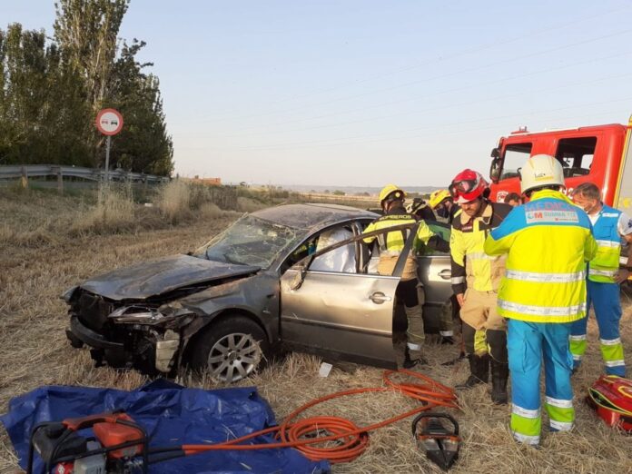 Accidente de tráfico en Meco (Madrid) atendido por bomberos de Guadalajara.