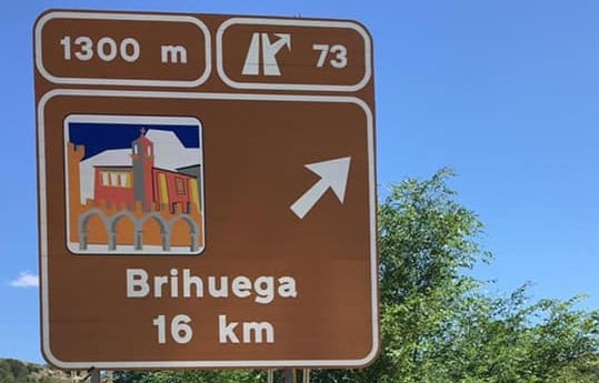 Nuevo cartel que anticipa el desvío a Brihuega en la A-2.