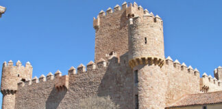 Exterior del castillo de Guijosa, para el que se busca comprador.