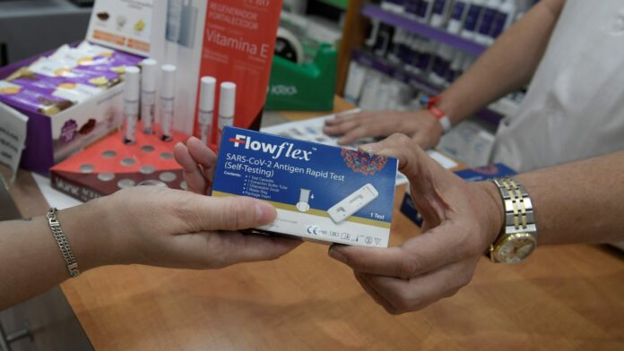 Test de antígenos en una farmacia madrileña, el 20 de julio de 2021. (Foto: EP)