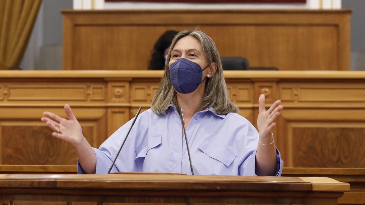 Ana Guarinos, durante su intervención en las Cortes de Castilla-La Mancha.