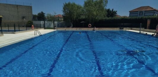 El PSOE propone piscinas gratis en una provincia de la región mientras dure el calor el que tenga a mano una piscina puede reurrir a una de las mejores opciones contra el calor de este fin de semana: un cahpuzón. (Foto: La Crónic@)