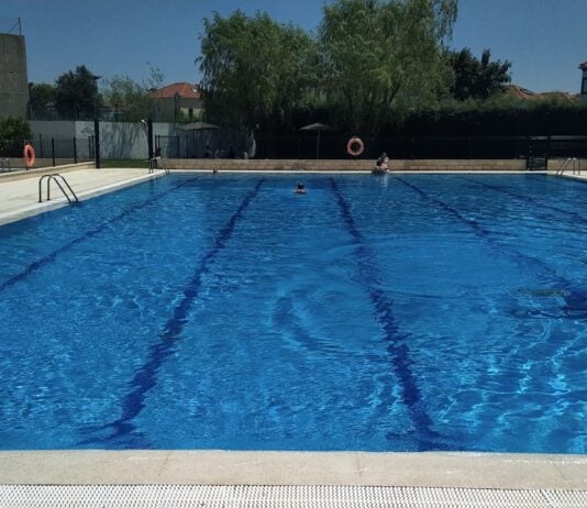 el que tenga a mano una piscina puede reurrir a una de las mejores opciones contra el calor de este fin de semana: un cahpuzón. (Foto: La Crónic@)