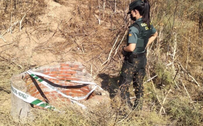 Este es el pozo al que cayó el perro y al que se tiró su dueño, en la provincia de Toledo.