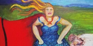 La heroína de Presura, con su capa.