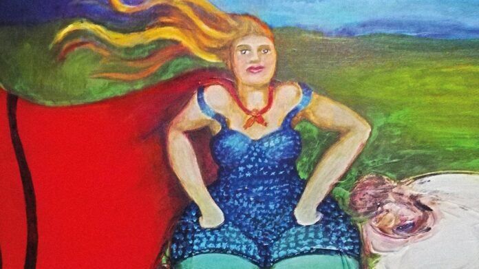 La heroína de Presura, con su capa.