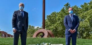 Los médicos de Guadalajara avisan: «La batalla contra el COVID no está ganada» Balaguer y Rojo en el homenaje a los sanitarios fallecidos por el COVID, un acto realizado en Guadalajara el 26 de julio de 2021.