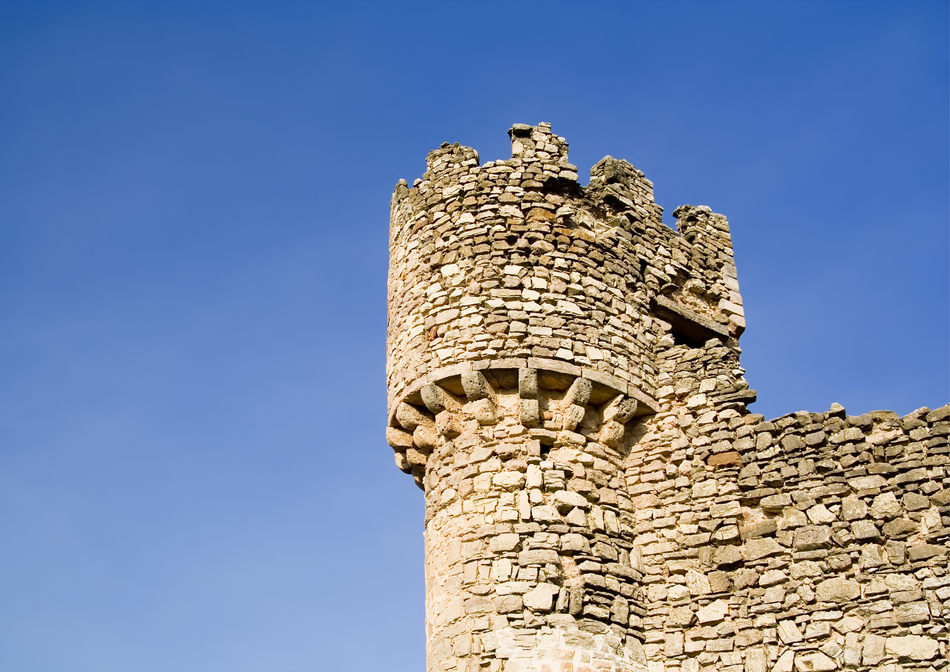 Una de las torres del castillo de Guijosa. Una de las torres del castillo de Guijosa.