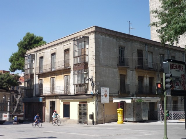 El edificio de Santo Domingo, años antes de su demolición. (Foto: La Crónic@)