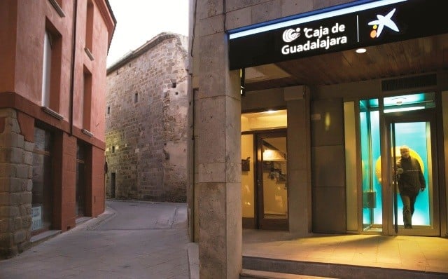 De la red de oficinas de la antigua Caja de Guadalajara poco queda en la actualidad. Y los usuarios lo notan.