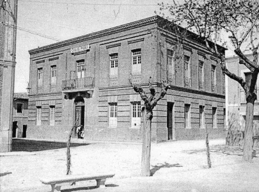 Casa del Pueblo de Guadalajara en 1926, fotografiada por Goñi. Tras la Guerra Civil se incautó y se le añadió alguna planta más.