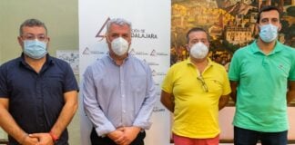 Miembros de la Federación de Asociaciones de Truficultores de Castilla-La Mancha, con José Luis Vega, presidente de la Diputación de Guadalajara.