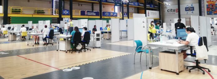Vacunación en el Polideportivo San José de Guadalajara.